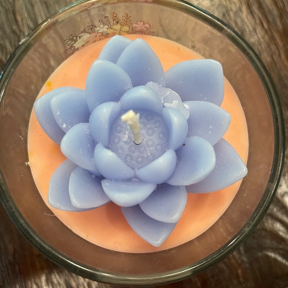 🕯️NWOT CANDLE - Picture 4 of 5